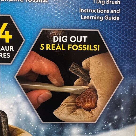 National Geographic Dinosaur Advent Calendar 24 Dino Figures & 5 Fossils to Dig - Picture 5 of 5